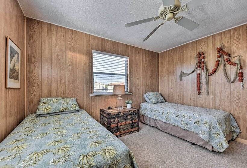 Fernandina Cottage W/ Deck + Direct Beach Access!