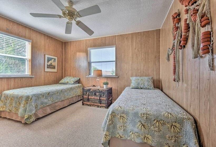 Fernandina Cottage W/ Deck + Direct Beach Access!