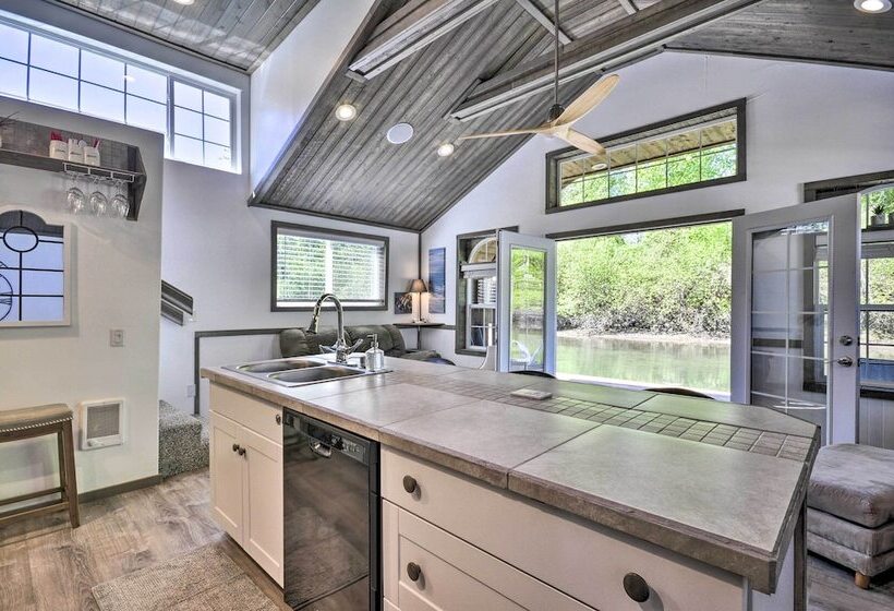 Floating Home On Columbia River W/ Provided Kayaks