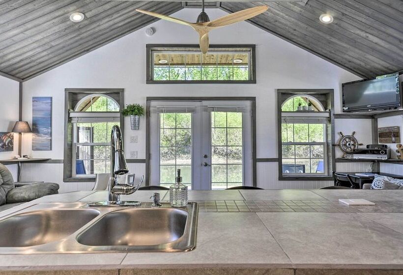 Floating Home On Columbia River W/ Provided Kayaks