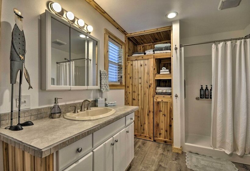 Floating Home On Columbia River W/ Provided Kayaks