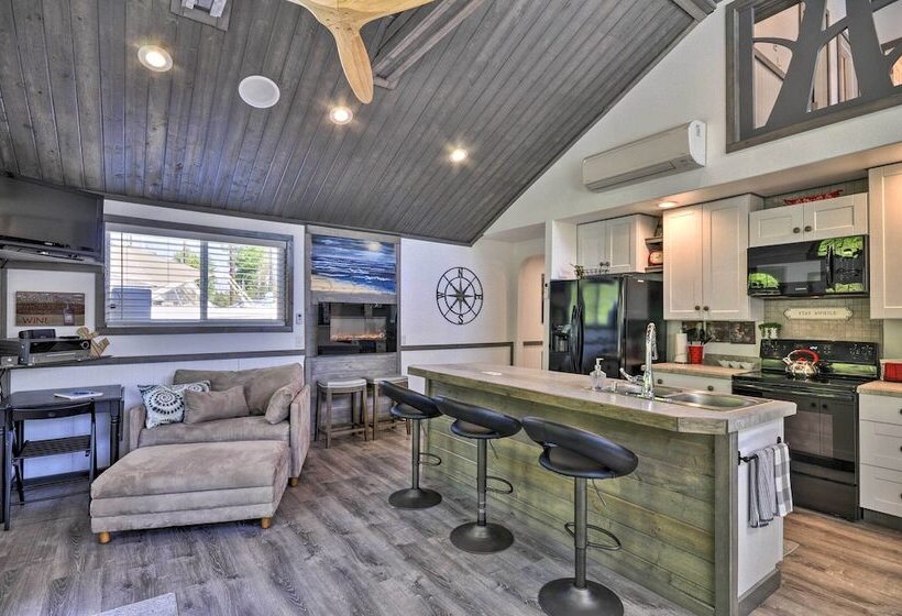 Floating Home On Columbia River W/ Provided Kayaks