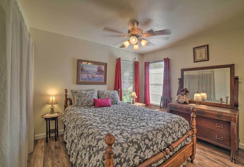 Fredericksburg Home   8 Blocks To Main St+wineries