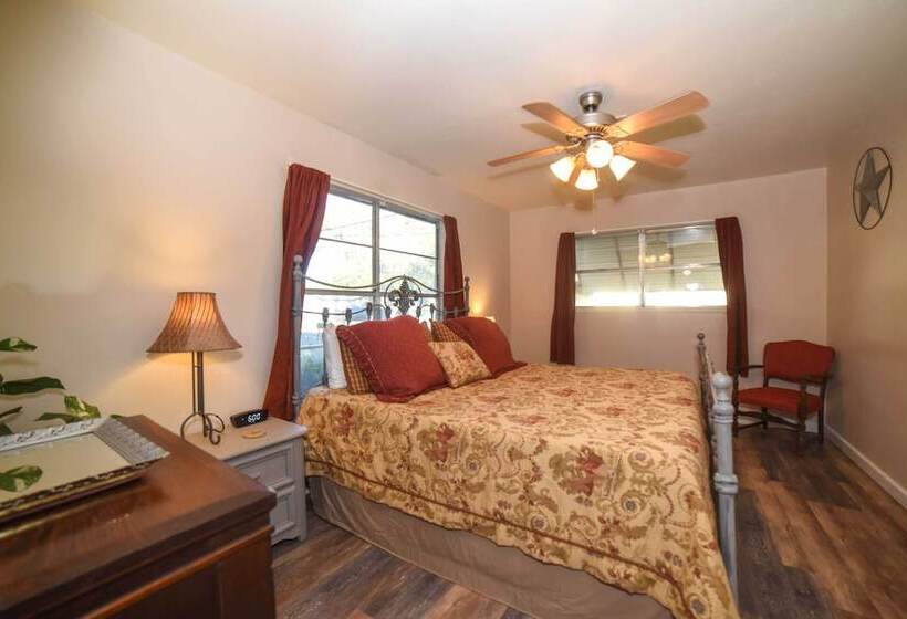 Fredericksburg Home   8 Blocks To Main St+wineries