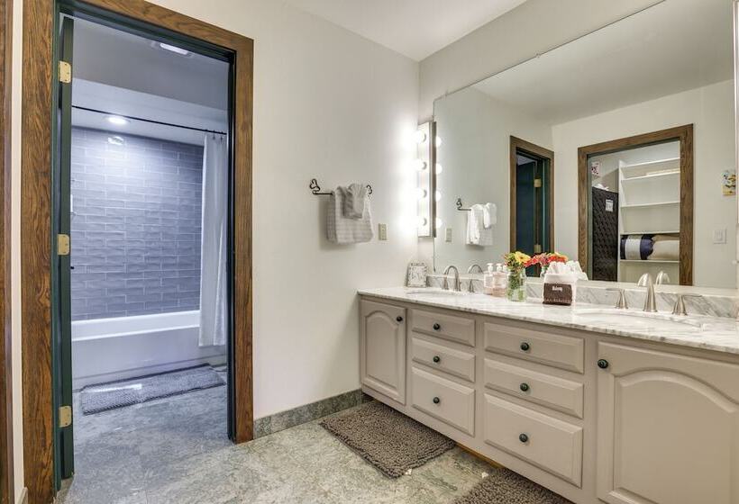 Walk To Main St Frisco: Home W/ Hot Tub + Deck!