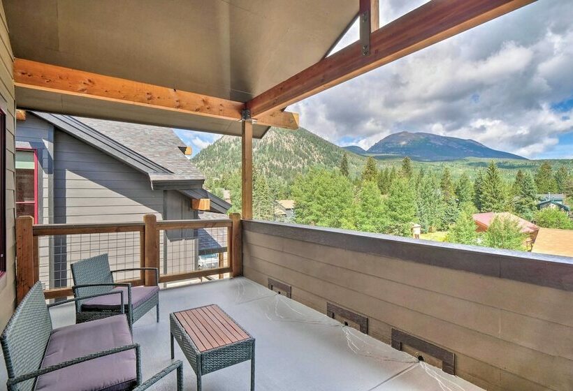 Frisco House Rooftop Deck W/ Fire Pit Table