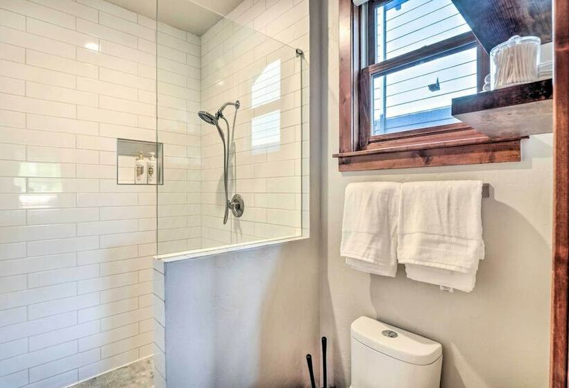 Frisco House Rooftop Deck W/ Fire Pit Table