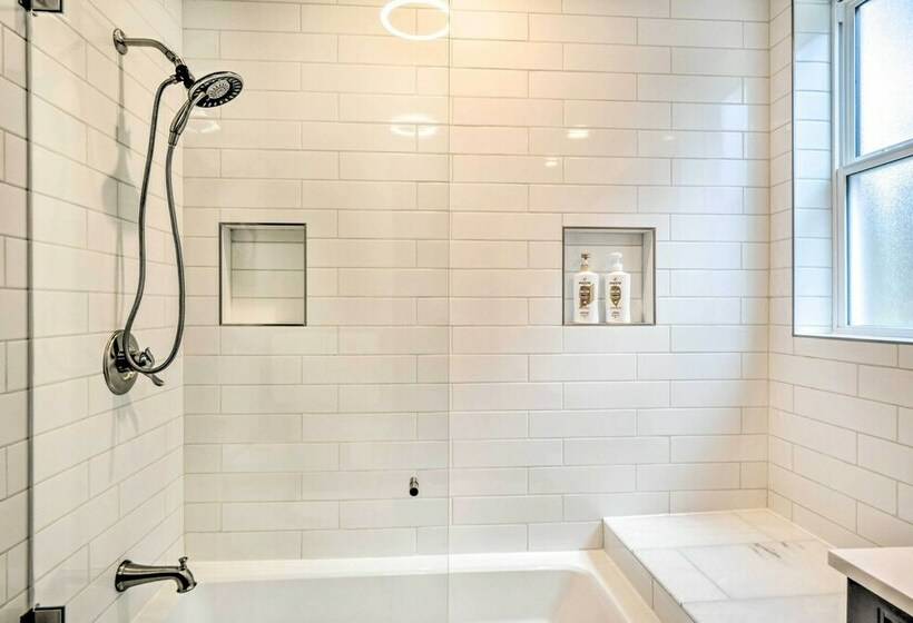 Frisco House Rooftop Deck W/ Fire Pit Table