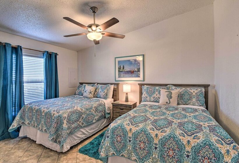 Galveston Beachfront House W/ Deck & Ocean Views!