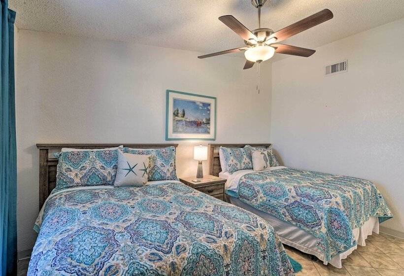 Galveston Beachfront House W/ Deck & Ocean Views!