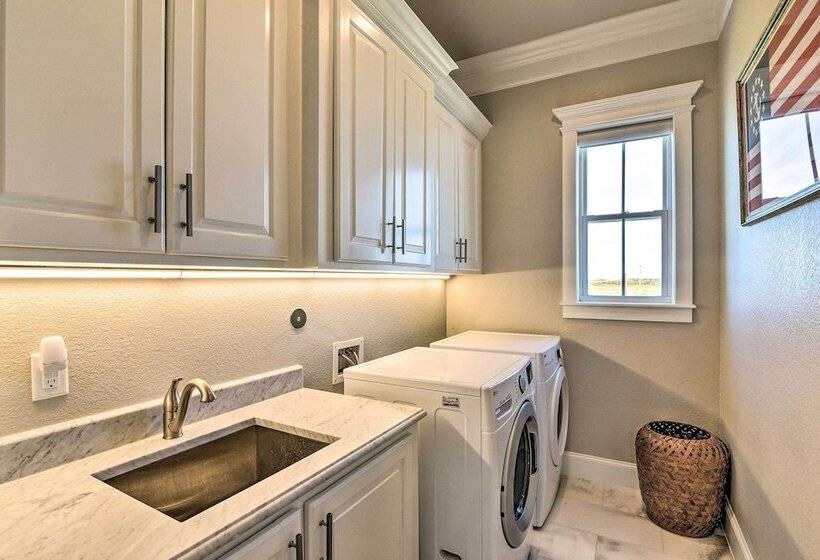 Walk To Beach: Modern Galveston Home W/ Balconies!