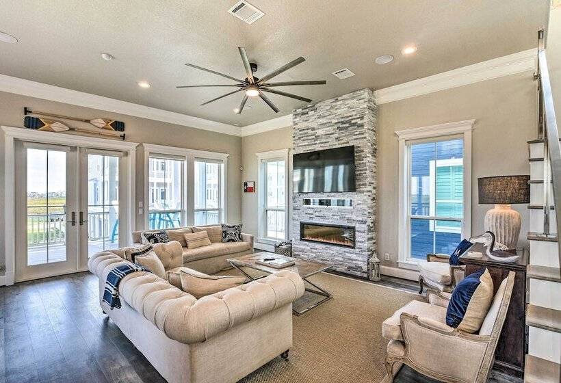 Walk To Beach: Modern Galveston Home W/ Balconies!