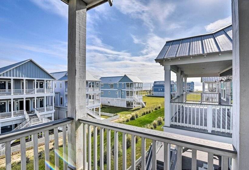 Walk To Beach: Modern Galveston Home W/ Balconies!