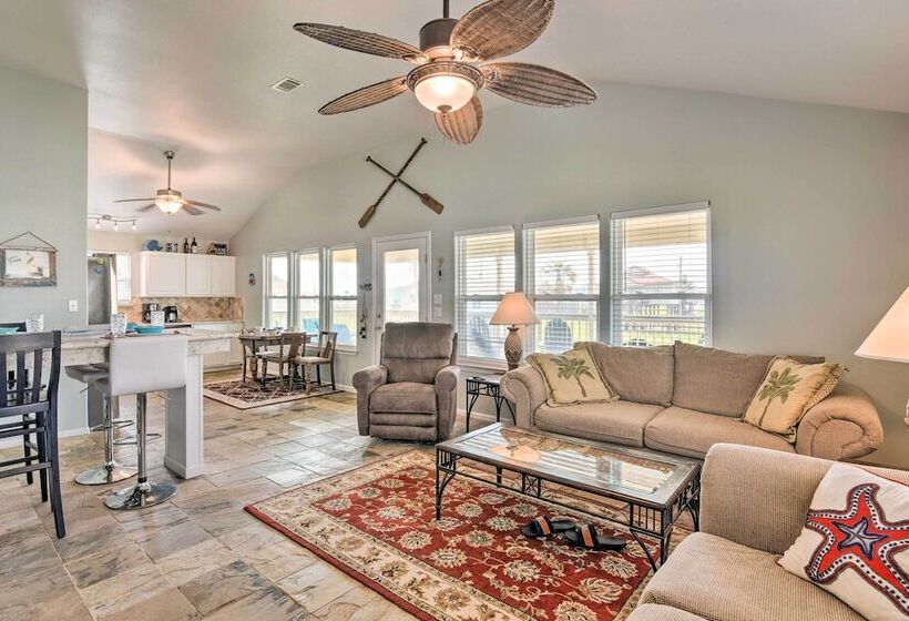 Pool Access & Walk To Beach: Galveston Home