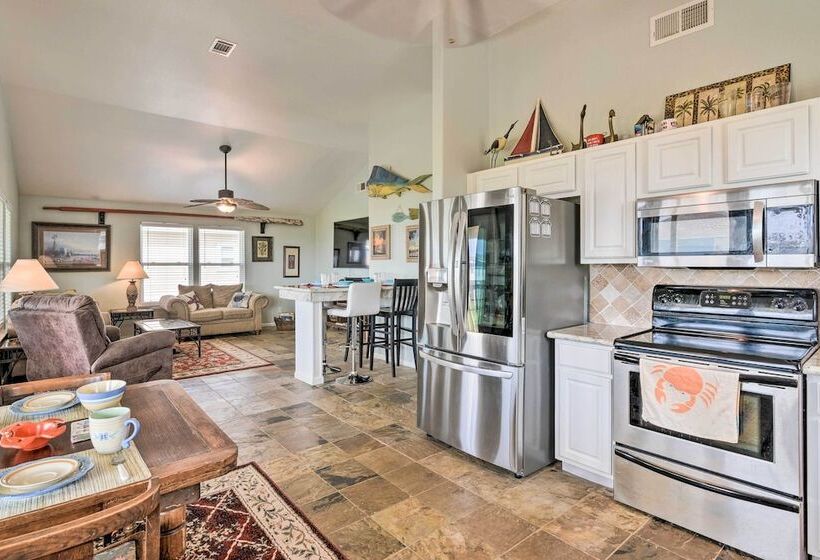 Pool Access & Walk To Beach: Galveston Home