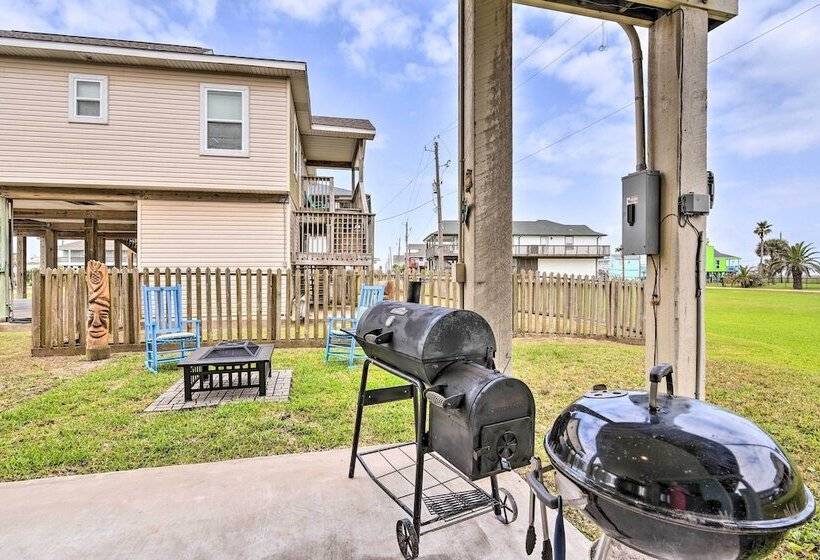 Pool Access & Walk To Beach: Galveston Home