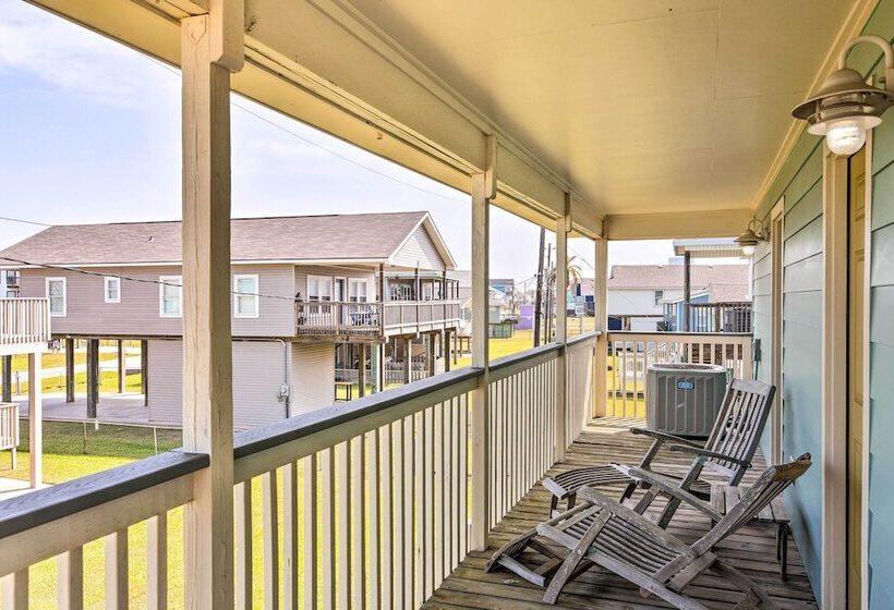 Pool Access & Walk To Beach: Galveston Home
