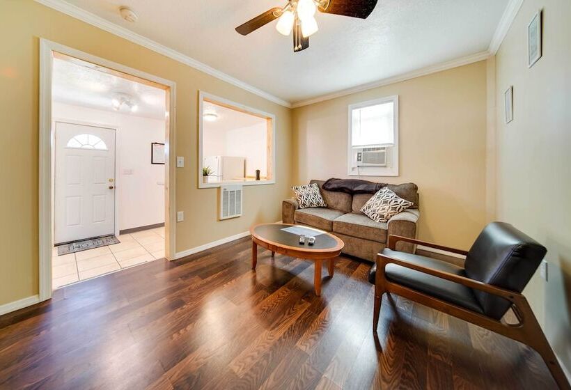 Geneva Cottage W/ Patio   Walk To Park, Lake Erie!