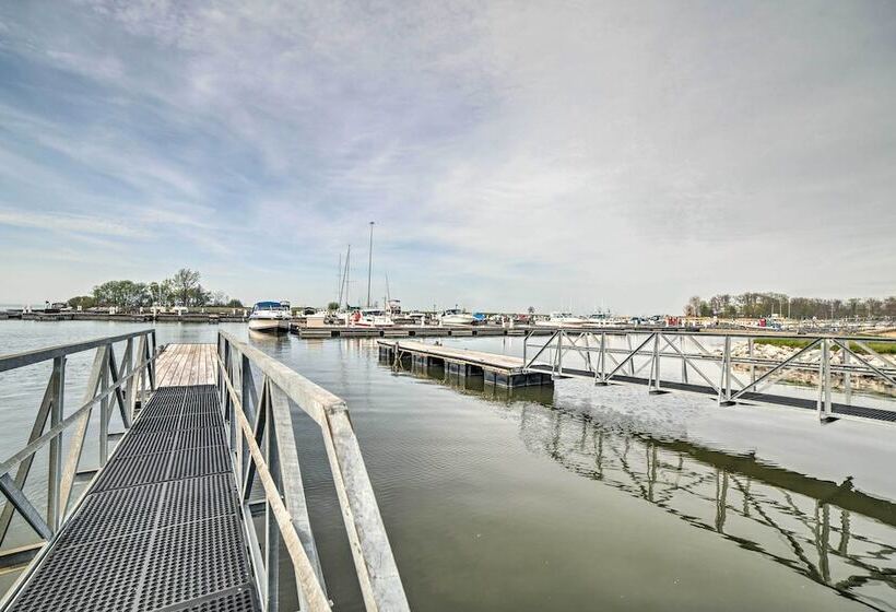 Geneva Cottage W/ Patio   Walk To Park, Lake Erie!