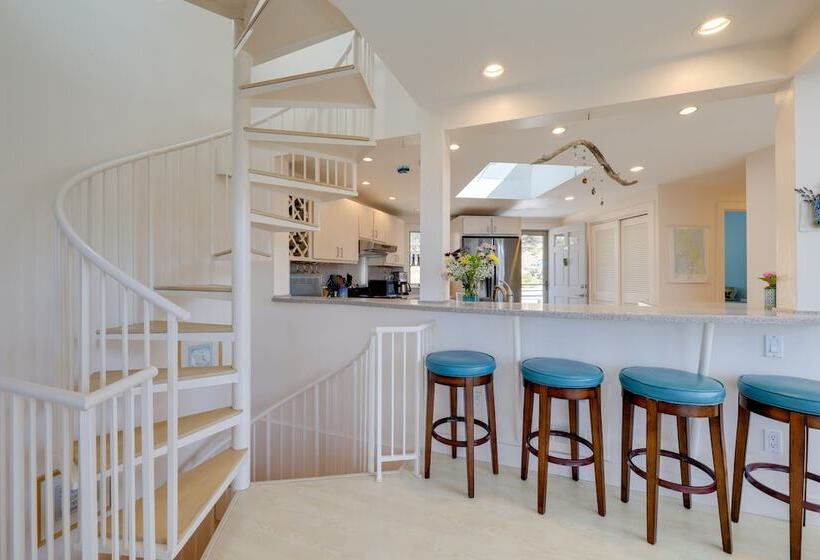 Wellfleet Home W/ Deck, Bay Views & Kayaks