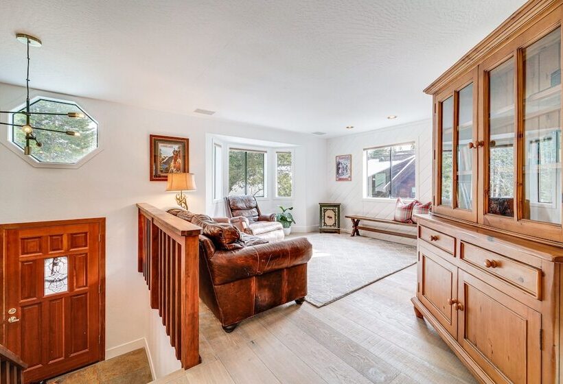 Updated Tahoe Donner Cabin W/ Golf Course Views!