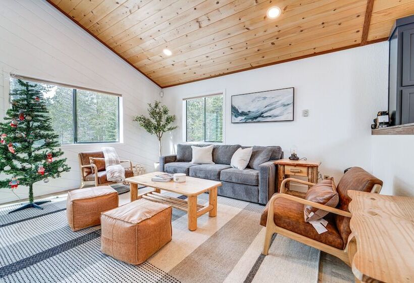 Updated Tahoe Donner Cabin W/ Golf Course Views!