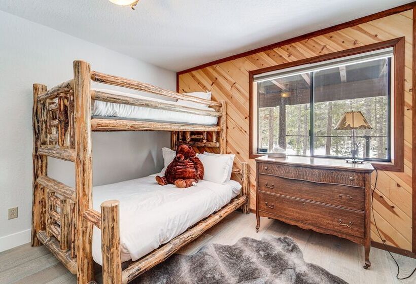 Updated Tahoe Donner Cabin W/ Golf Course Views!