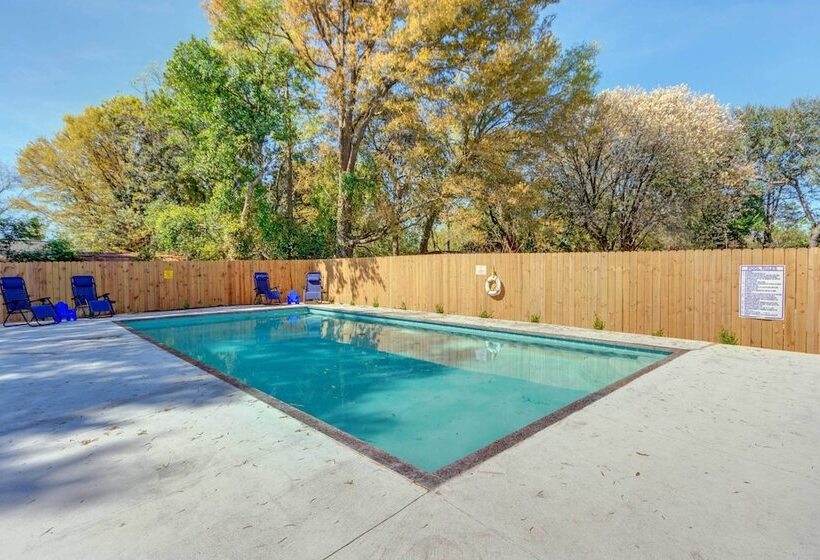 Gulf Breeze Home W/ Pool, Grill & Fire Pit