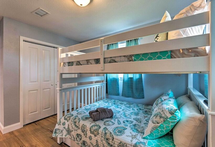 Gulf Breeze Home W/ Pool, Grill & Fire Pit