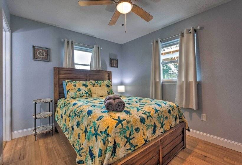 Gulf Breeze Home W/ Pool, Grill & Fire Pit