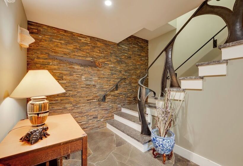 Hardwick Family Farmhouse On Vast Snowmobile Trail