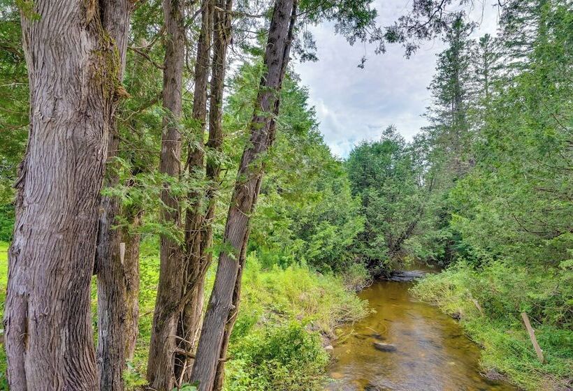 Hardwick Family Farmhouse On Vast Snowmobile Trail