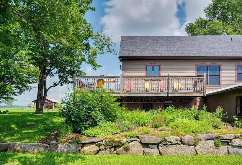 Hardwick Family Farmhouse On Vast Snowmobile Trail