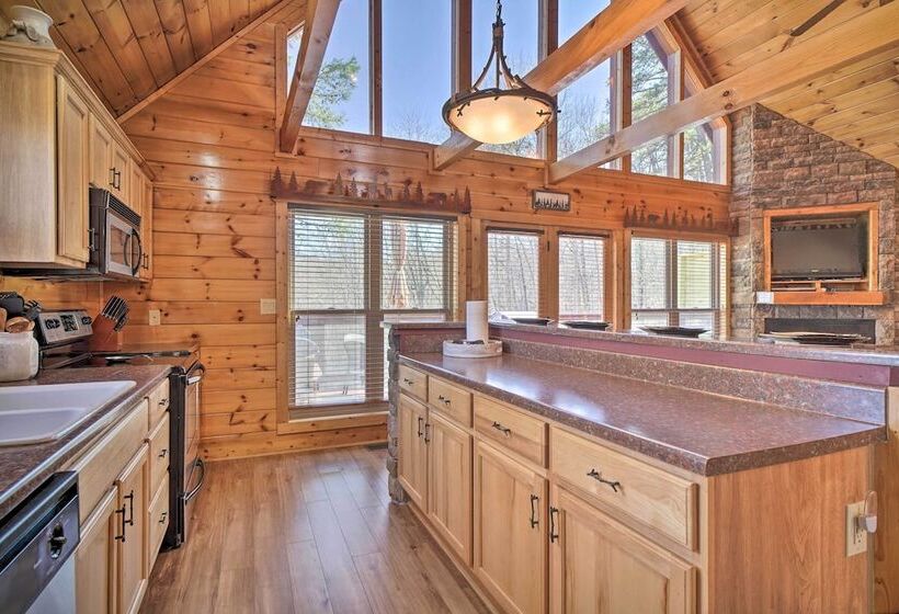 Private Hot Tub: Hatcher Mountain Getaway