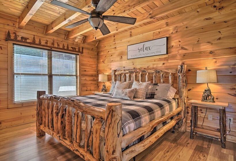 Private Hot Tub: Hatcher Mountain Getaway