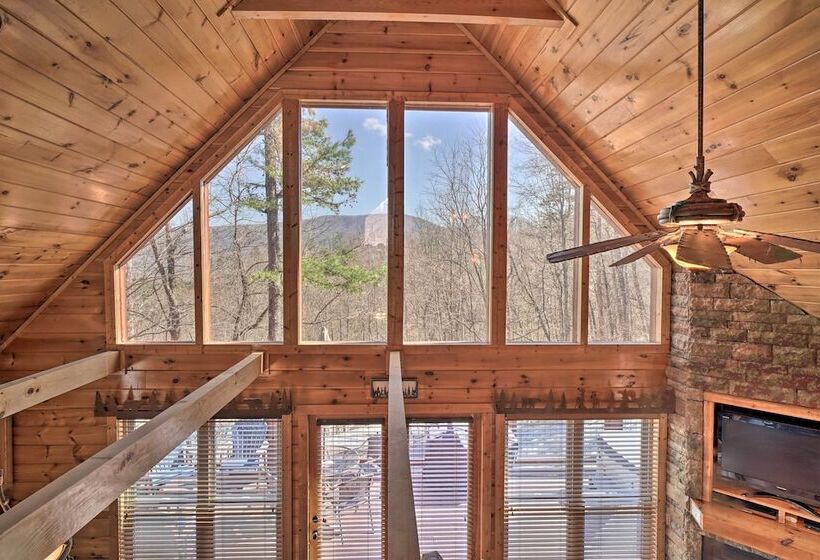 Private Hot Tub: Hatcher Mountain Getaway