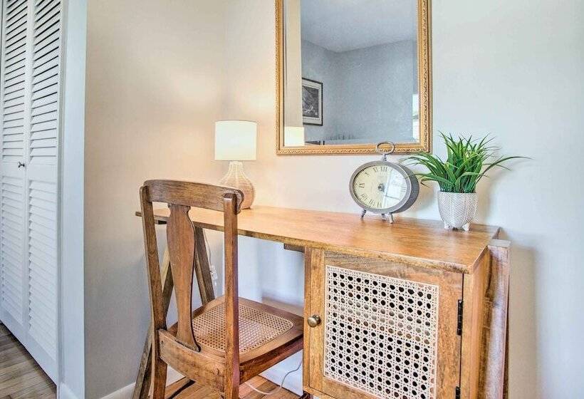 Hen Cove Home W/ Wood Deck   Walk To Beaches!