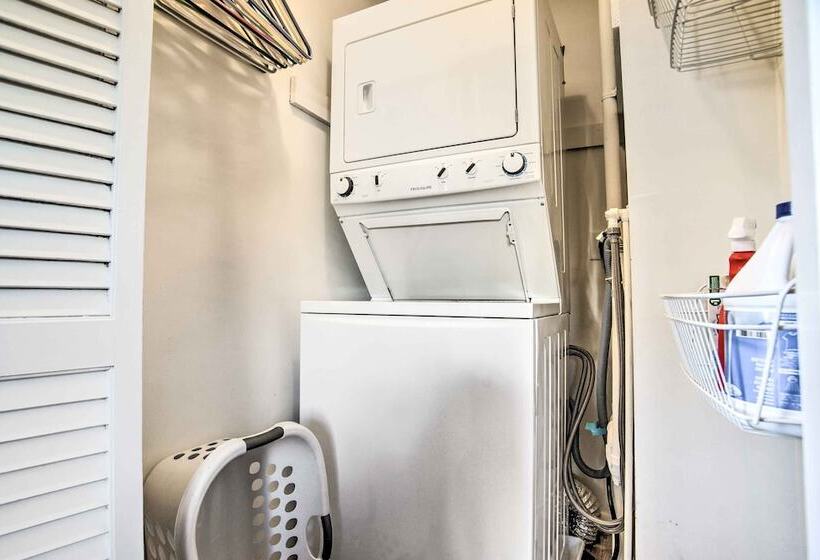 Hen Cove Home W/ Wood Deck   Walk To Beaches!