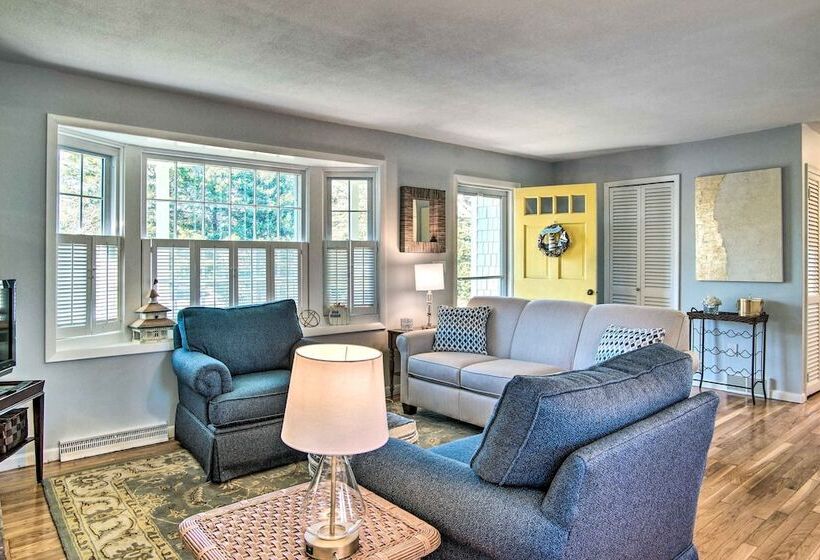 Hen Cove Home W/ Wood Deck   Walk To Beaches!