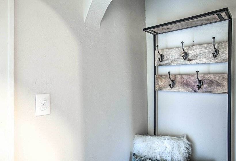 High End & Homey Family Abode: Walk Downtown!