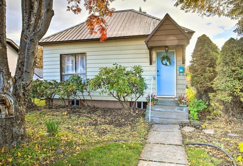 High End & Homey Family Abode: Walk Downtown!