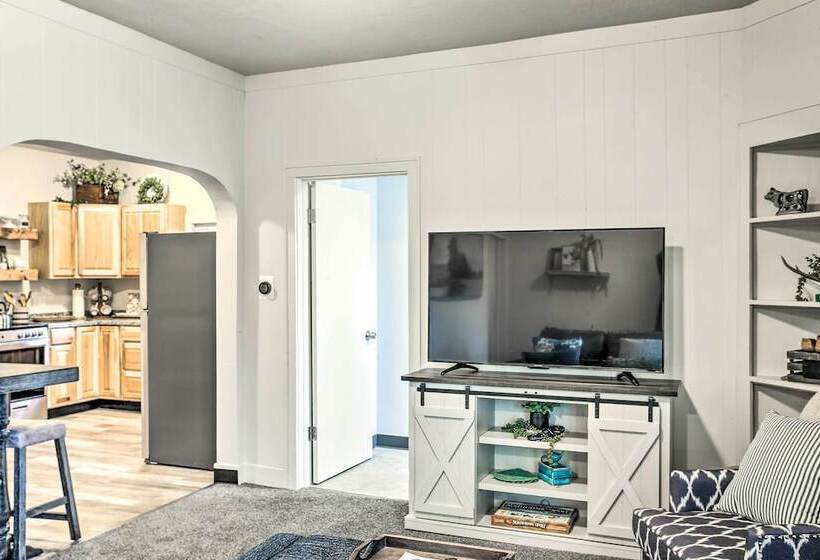 High End & Homey Family Abode: Walk Downtown!