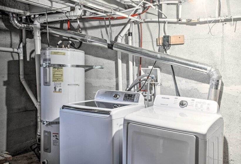 High End & Homey Family Abode: Walk Downtown!