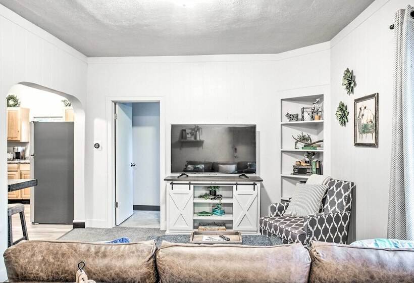 High End & Homey Family Abode: Walk Downtown!