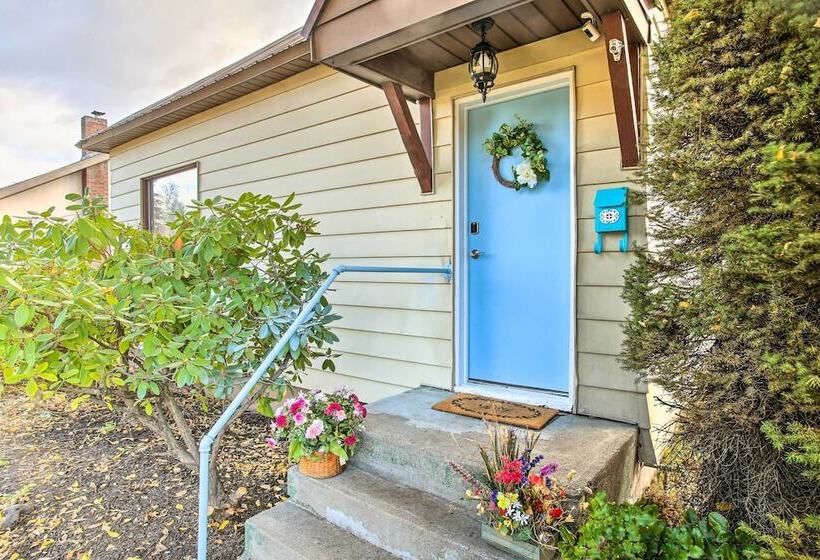 High End & Homey Family Abode: Walk Downtown!