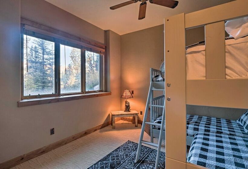 Hilltop Breck Home: Hot Tub, Views & Walk To Town