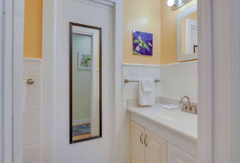 Historic St Augustine Bungalow: Walk To Beach