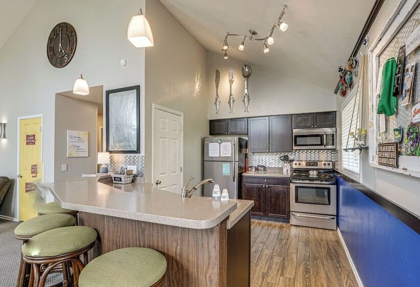 1 Mi To Margaritaville Resort: Osage Beach Home!