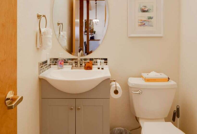 Homey Dog Friendly Retreat W/ Deck In Dtwn Frisco!