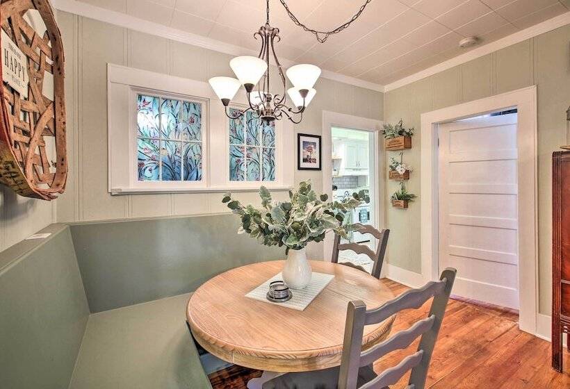 1/2 Mi To Hot Springs Nat L Park: Cottage W/ Patio